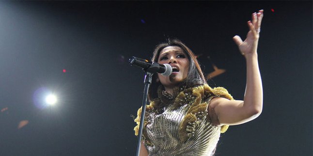 Anggun Artis Indonesia Pertama Raih Platinum di Luar Negeri