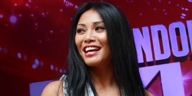 Anggun C Sasmi Dibuat Stres Adegan Debus