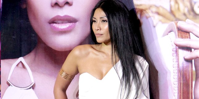 Gaet DJ Muda Belanda, Anggun Rilis 'Right Place Right Time'