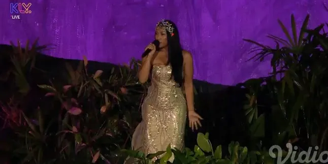 Anggun Gebrak Panggung Asian Games 2018 Dengan Lagu 'Pemuda' & Penampilan Elegan Anggun Gebrak Panggung Asian Games 2018 Dengan Lagu 'Pemuda' & Penampilan Elegan