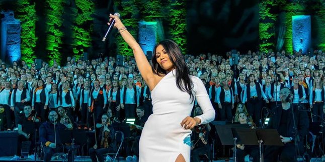 Anggun Impresses at the UNESCO World Heritage Concert in France, Performing in Front of 9000 Audience