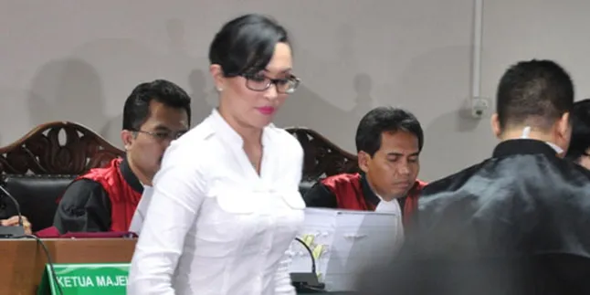 Angie Sidang Tak Didampingi Mudjie dan Brotoseno