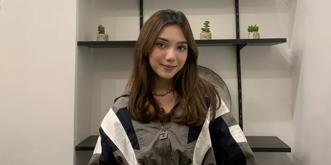 Angie Zelena Bicara Soal Hubungan Tanpa Status di Lagu 'Bulan Penuh'