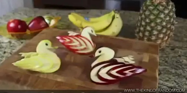 Angsa Cantik Dari Potongan Buah Apel, Ini Cara Bikinnya!