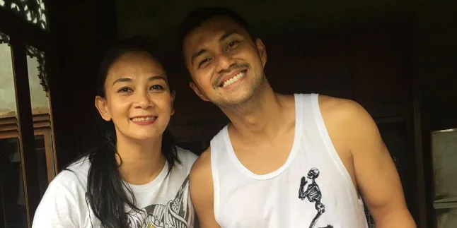 Anjasmara Rayakan 18 Tahun Pernikahannya Dengan Dian Nitami Anjasmara Rayakan 18 Tahun Pernikahannya Dengan Dian Nitami