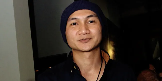 Anji Bangga Raih Penghargaan di Planet Musik 2012