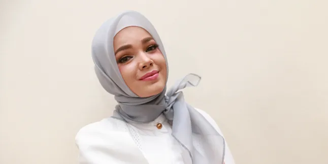 Antara Akting dan Nyanyi, Dewi Sandra Pilih Dikelonin Suami Antara Akting dan Nyanyi, Dewi Sandra Pilih Dikelonin Suami