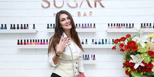 Antara Bisnis dan Entertain, Mana Dunia Yang Dipilih Luna Maya?