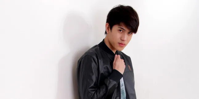 Antara Pendidikan & Dunia Hiburan, Julian Jacob Pilih...