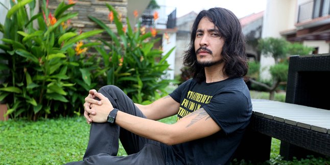 Anti Mainstream, Ello Sindir Pasar Musik Yang Masih Labil