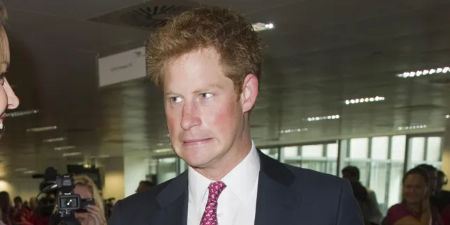 Anti Maling! Begini Cara Pangeran Harry Menandai Sepatunya