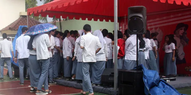 Antusiasme SMA 62 Jakarta di Taylor Swift Red Tour Goes to School