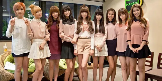 AOA Pamer Kaki Seksi di Teaser Foto Comeback