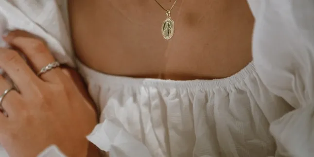 Apa Arti Mimpi Melihat Orang Pakai Perhiasan?