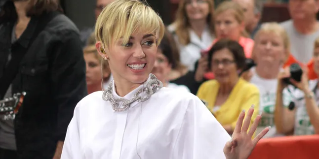 Apa Benar Miley Cyrus Pacaran Dengan Jared Leto?