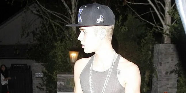Apa Kira-Kira Nama Model Pakaian Aneh Justin Bieber Ini?