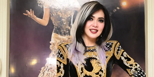 Syahrini, Membahas Dari 'Wanita Manja' Hingga Pita Suara