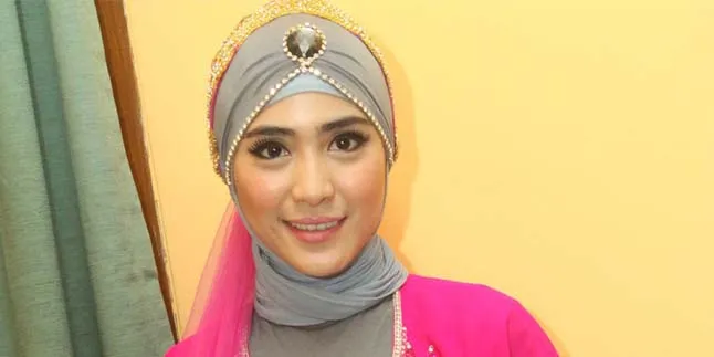 April Jasmine Tetap Rancang Baju Jelang Persalinan