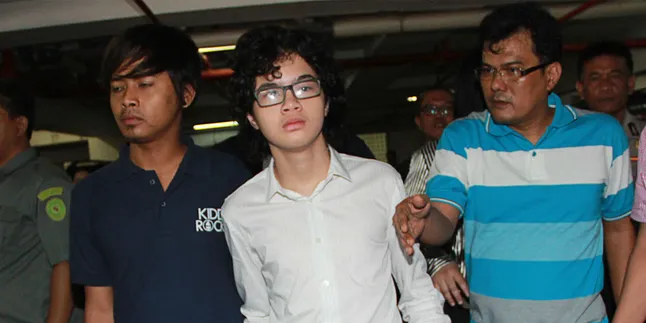 AQJ Disidang, Ahmad Dhani Mengeluh