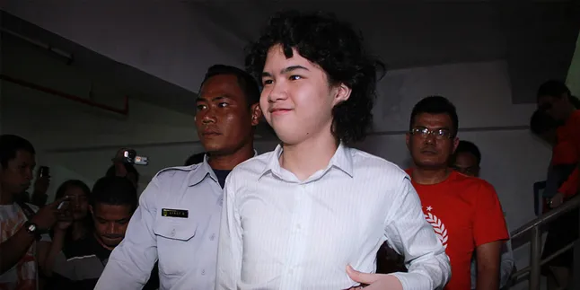AQJ Ungkap Permohonan Maaf Lewat 'Surat Cinta' Untuk Hakim AQJ Ungkap Permohonan Maaf Lewat 'Surat Cinta' Untuk Hakim