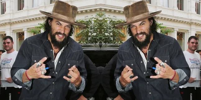 Aquaman Hadir di Antara Batman Dan Superman!