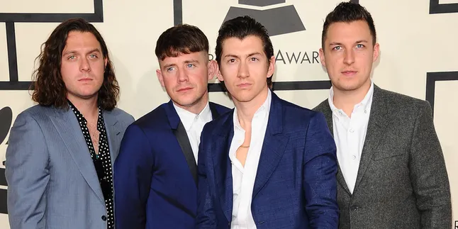 Arctic Monkeys Mengenang Kembali Sukses Besar 'I Bet You Look Good On The Dancefloor'