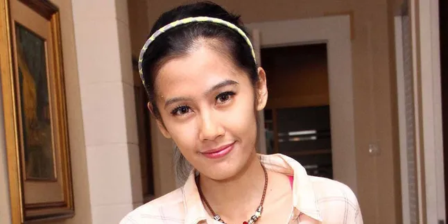 Ardina Rasti Kagumi Tato Demi Lovato