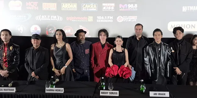 Ari Irham & Sandrinna Michelle 'Bangun Tembok' Demi REGO NYOWO, Diah Permatasari Justru Rela Jadi 'Cegil' Ari Irham & Sandrinna Michelle 'Bangun Tembok' Demi REGO NYOWO, Diah Permatasari Justru Rela Jadi 'Cegil'