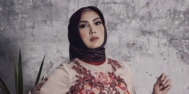 Arie Untung Cerita Kronologi Keinginan Fenita Untuk Mulai Berhijab Arie Untung Cerita Kronologi Keinginan Fenita Untuk Mulai Berhijab
