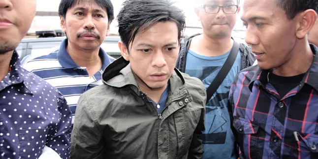 [Foto] Ariel Tiba-Tiba Muncul, Pengunjung Bioskop di Malang Heboh!