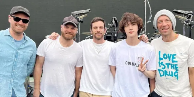 Kolaborasi dengan Coldplay, Jin BTS Rilis Official Teaser 'THE ASTRONAUT' Kolaborasi dengan Coldplay, Jin BTS Rilis Official Teaser 'THE ASTRONAUT'