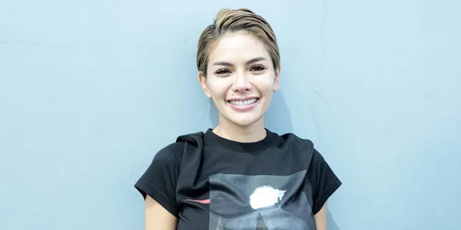 ART Mudik, Nikita Mirzani Urus Pekerjaan Rumah - Masak Untuk Lebaran Sendiri