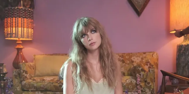 The Meaning and Significance of the Song cardigan - Taylor Swift, Nostalgia of First Love