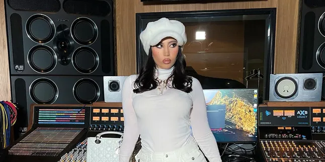 Arti dan Makna Lagu Melting Kali Uchis, Kisah Cinta yang Meluluhkan Hati