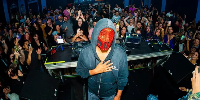 The Meaning and Significance of the Song Mind Games by Sickick, Depicting Emotional Games in Relationships