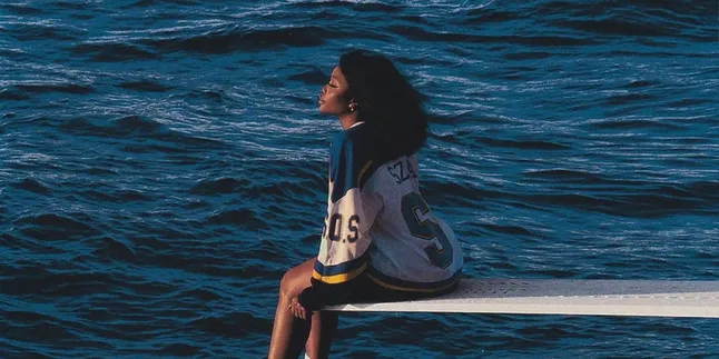 The Meaning and Significance of the Song Notice Me - SZA about Uncertain Relationships