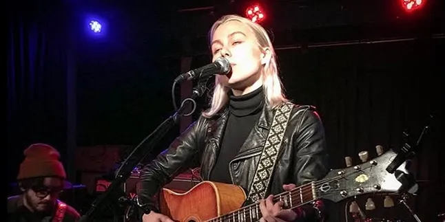 The Meaning of the Song - Phoebe Bridgers, Telling the Story of a Painful One-Sided Love Waiting