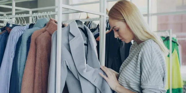 Arti Mimpi Baju Kena Air Kencing Menurut Primbon dan Psikologi
