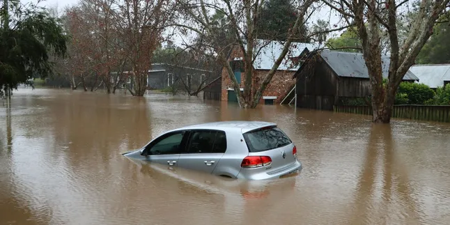 Arti Mimpi Banjir Air Jernih: Tafsir dan Makna Spiritual