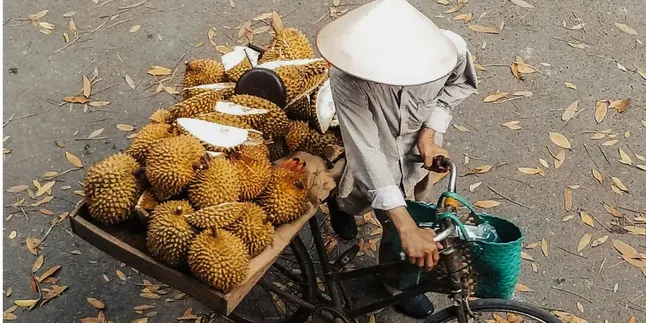 Meaning of Dreaming About Eating Durian: A Sign of Luck or a Warning?