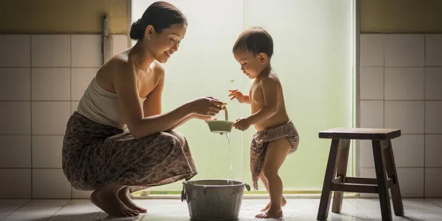 Arti Mimpi Mandi Bersama Anak Kandung: Makna dan Interpretasi Lengkap