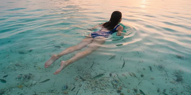 Arti Mimpi Mandi di Laut Dangkal: Tafsir dan Makna Spiritual