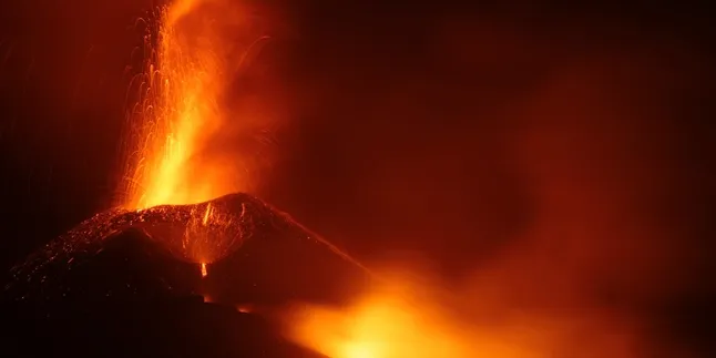 Arti Mimpi Melihat Gunung Meletus Menurut Primbon Jawa, Jadi Pertanda Kejadian Masa Depan