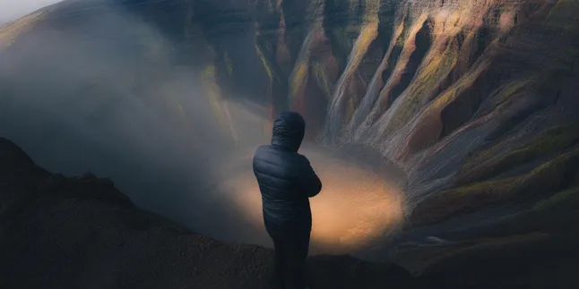 Arti Mimpi Melihat Kawah Gunung: Makna dan Interpretasi Lengkap