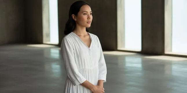 Arti Mimpi Memakai Baju Putih Panjang: Makna dan Tafsir Lengkap