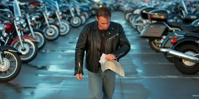 Arti Mimpi Mencari Motor di Parkiran: Makna dan Tafsir Lengkap