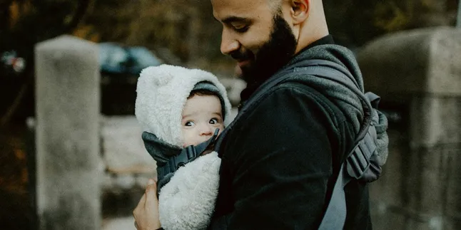 Meaning of Dreaming of Carrying a Baby Boy: Complete Meaning and Interpretation