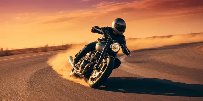 Arti Mimpi Naik Motor Kenceng: Makna dan Tafsir Lengkap