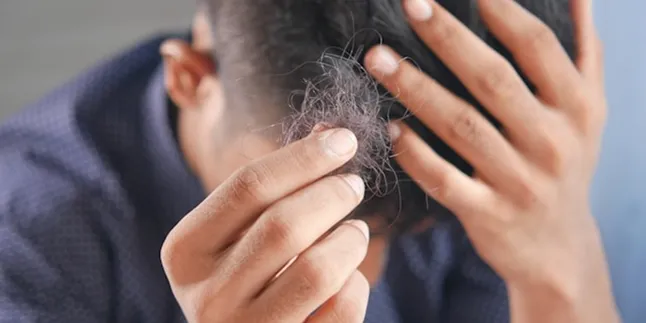 Meaning of Dreaming About Losing a Lot of Hair: Symbols of Change and Anxiety