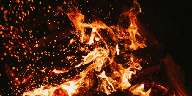 Meaning of Dreaming About a House Fire and Its Extinguishing: Complete Interpretation & Its Meaning